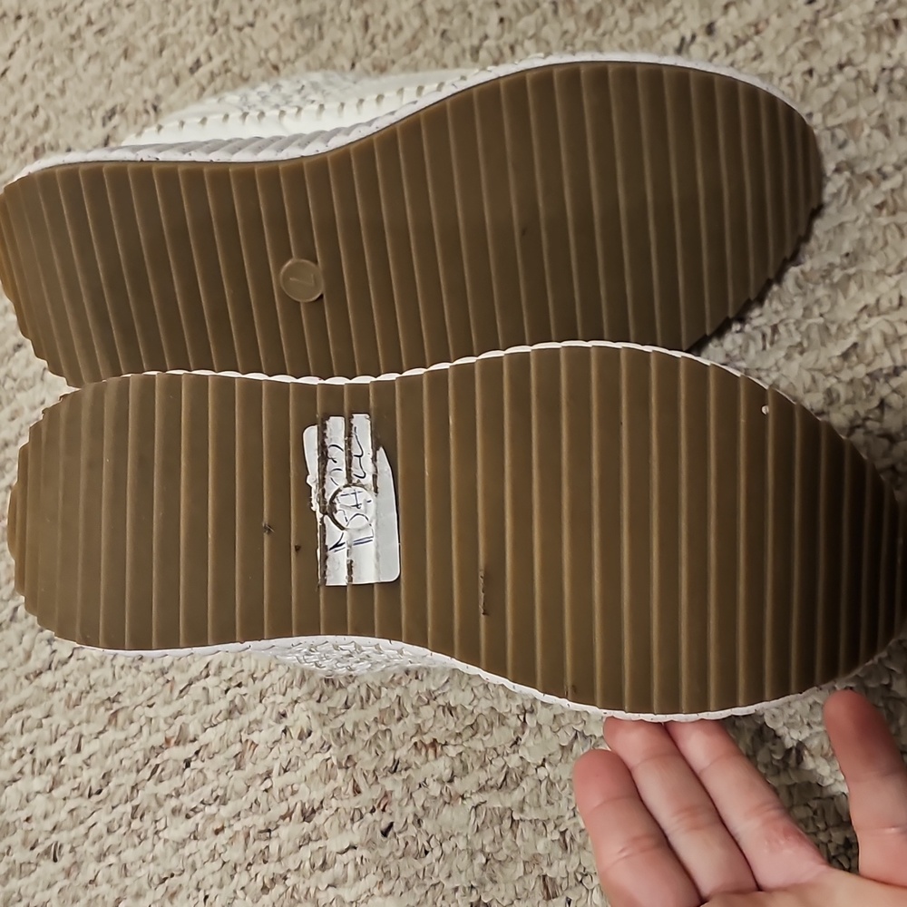 Universal Thread Woven Sneakers - image 7